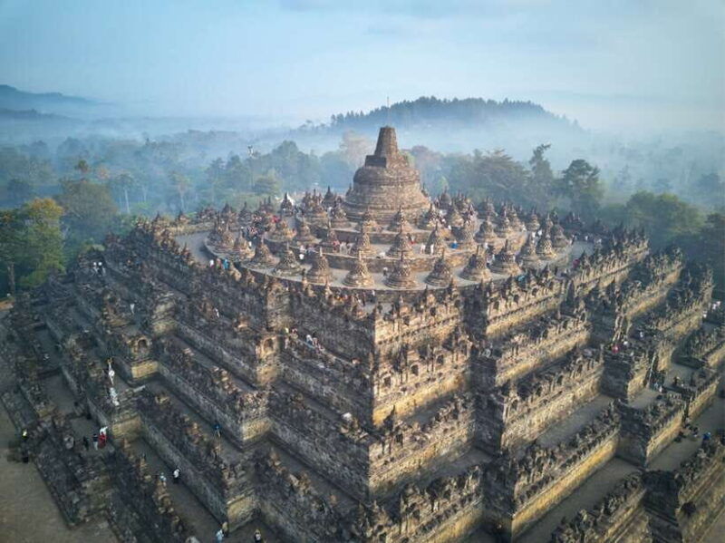 from-jakarta-yogyakarta-borobudur-bromo-ijen-bali-tour