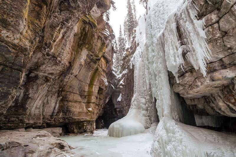 from-jasper-maligne-canyon-guided-ice-walking-tour