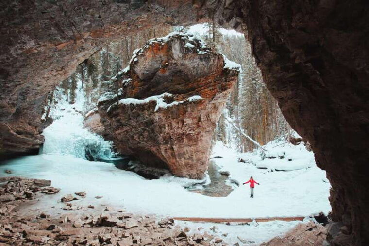 from-jasper-maligne-canyon-guided-ice-walking-tour
