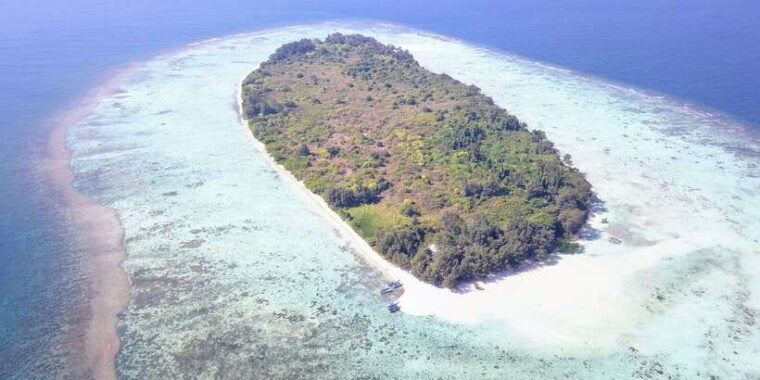 from-jepara-karimunjawa-archipelago-3-day-snorkeling-tour