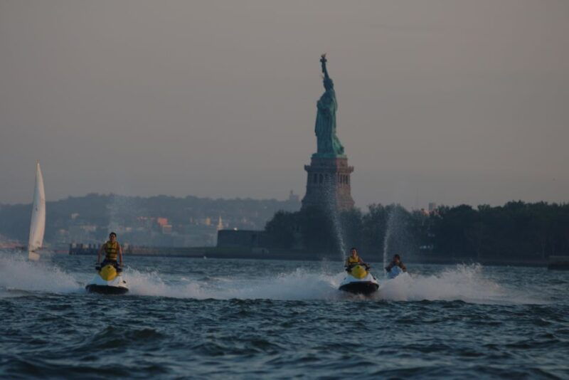from-jersey-city-manhattan-jet-ski-tour
