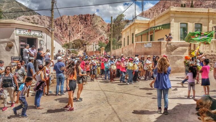 from-jujuy-salinas-grandes-purmamarca-los-colorados-hike