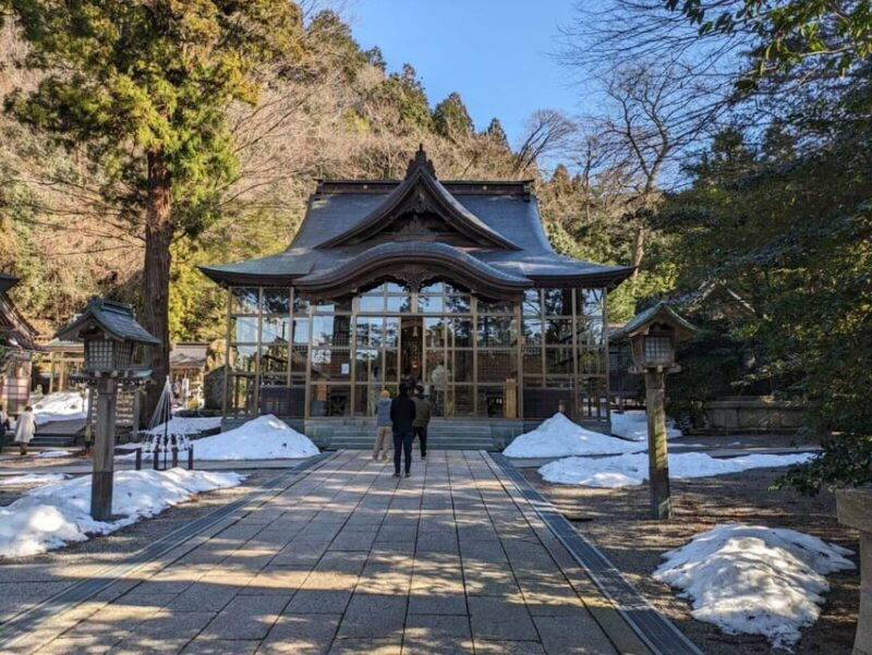 from-kanazawa-temples-panoramic-landscape-and-butterflies