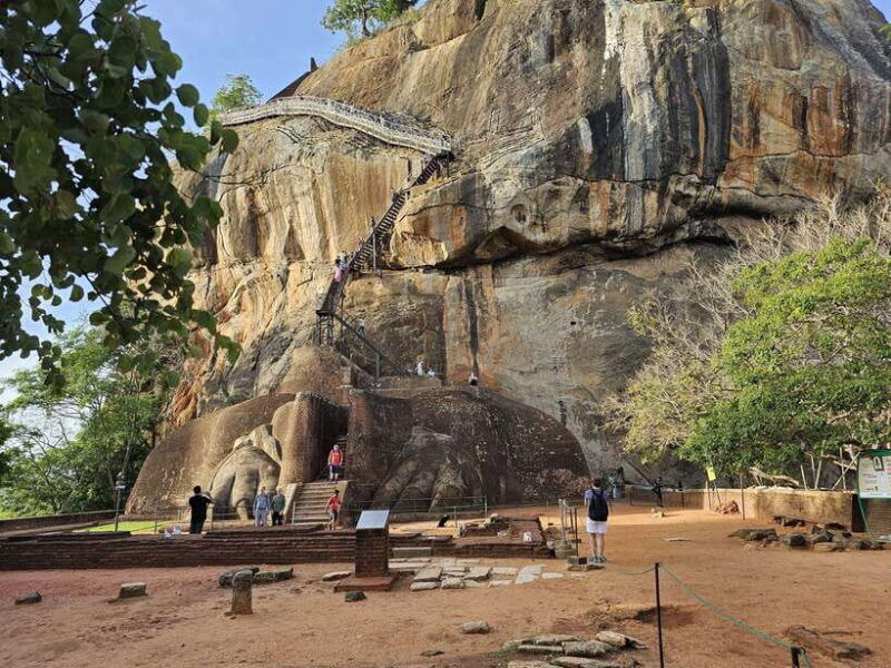 from-kandy-sigiriya-and-dambulla-day-trip-2