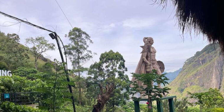 from-kandy-train-and-pool-club-day-tour-with-pickup