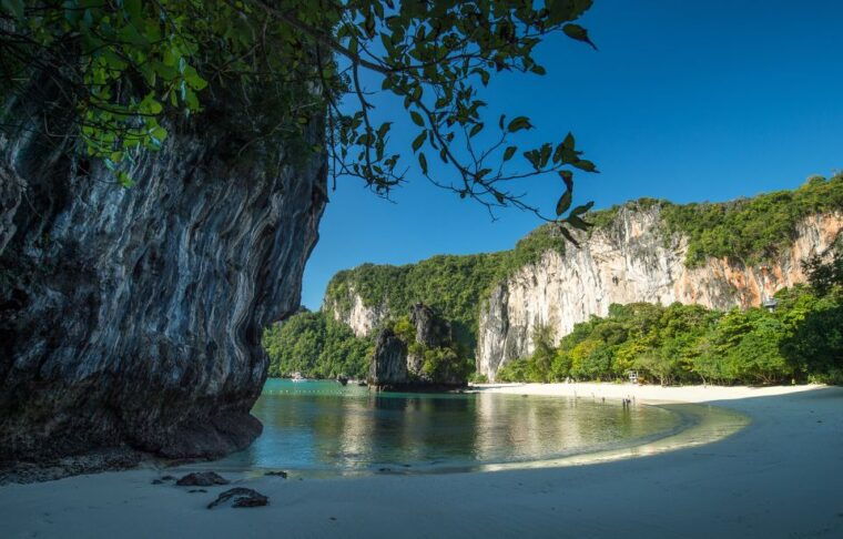 from-koh-yao-noi-hong-island-full-day-long-tail-boat-tour