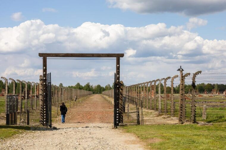 from-krakow-auschwitz-birkenau-guided-tour-with-transport