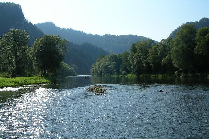 from-krakow-dunajec-river-rafting-in-pieniny-mountains