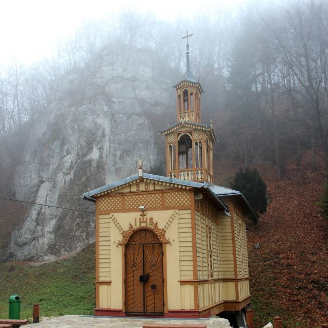 from-krakow-ojcow-national-park-and-pieskowa-skala-castle-3