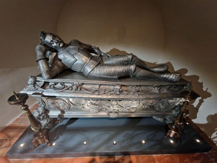 from-krakow-ojcow-national-park-and-pieskowa-skala-castle-3