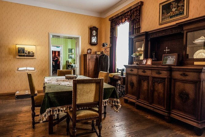 from-krakow-the-black-madonna-of-czestochowa-john-paul-ii-family-home