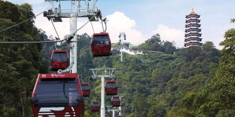 from-kuala-lumpur-genting-highlands-day-tour-gondola-ride