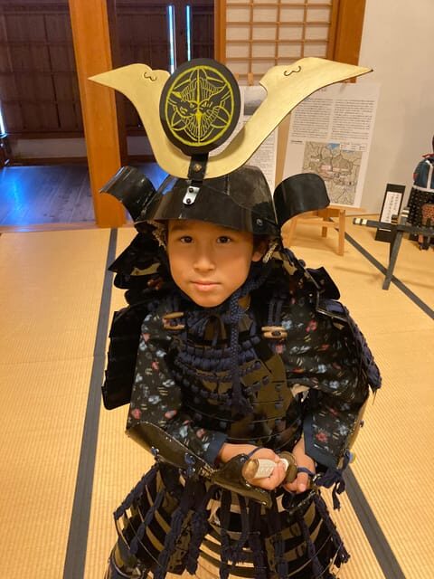 From Kyoto/Osaka/Kobe: Samurai Armor Dressing in a Castle - Key Points