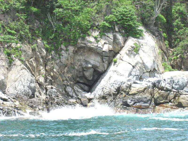 From La Crucecita: Private Huatulco 7 or 5 Bays Boat Trip - The Sum Up: Who Should Book This Tour?