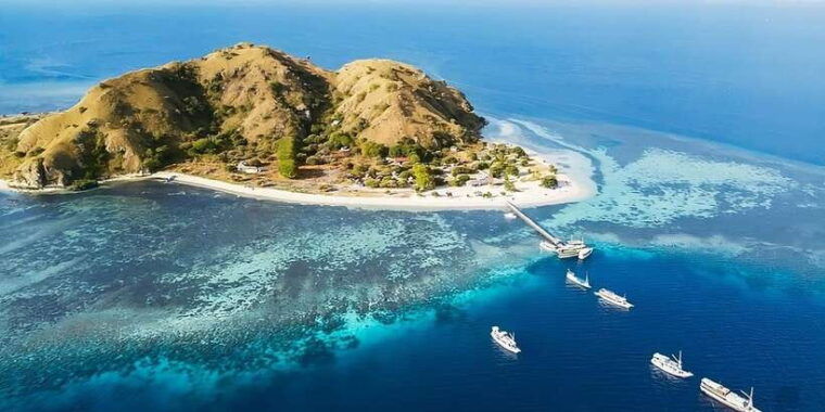 from-labuan-bajo-day-tour-of-komodo-island-with-snorkeling