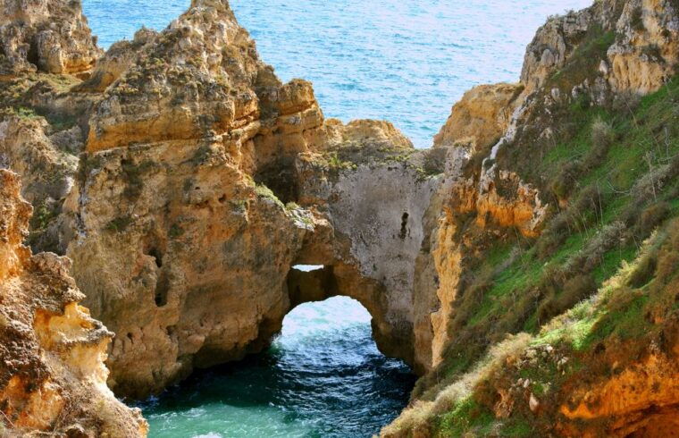from-lagos-cruise-to-the-caves-of-ponta-da-piedade