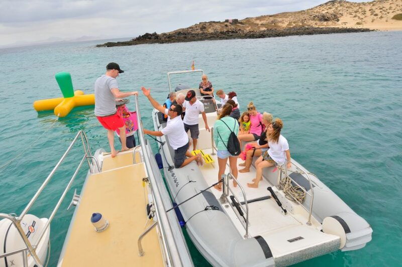 from-lanzarote-sailing-day-trip-around-la-graciosa