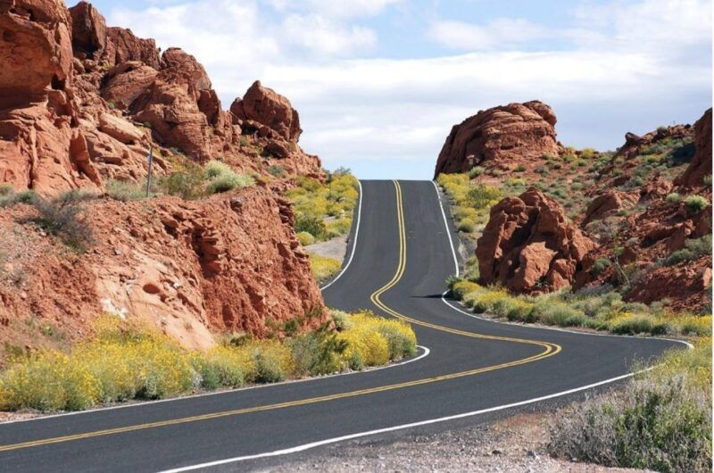 from-las-vegas-red-rock-electric-car-self-drive-adventure