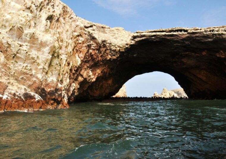 from-lima-ballestas-islands-huacachina-oasis-and-vineyards