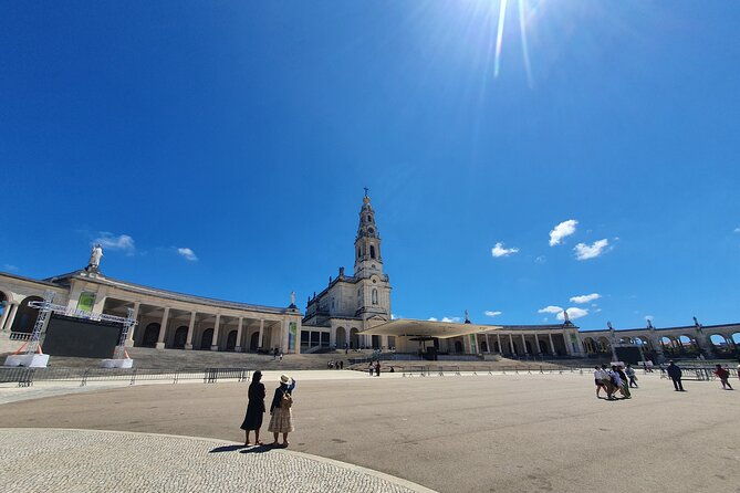 from-lisboa-fatima-nazare-obidos-batalha-small-group-tour