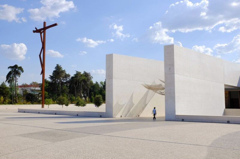 from-lisbon-fatima-batalha-nazare-and-obidos-day-tour