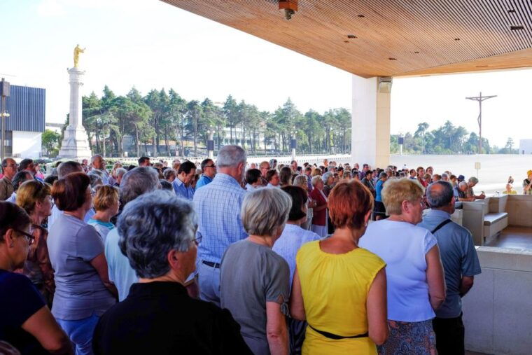 from-lisbon-fatima-batalha-nazare-and-obidos-day-tour