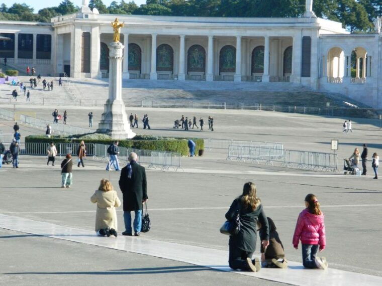 from-lisbon-fatima-batalha-nazare-and-obidos-tour