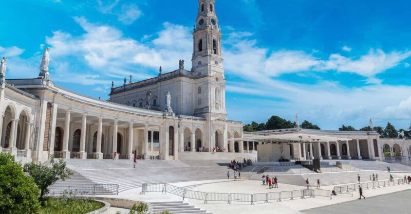 from-lisbon-fatima-nazare-obidos-private-tour-premium-car