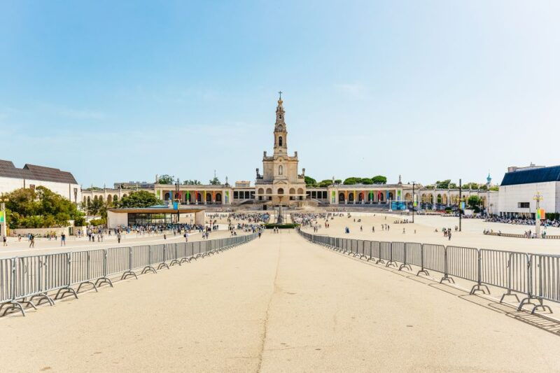 from-lisbon-fatima-obidos-batalha-nazare-small-group-tour