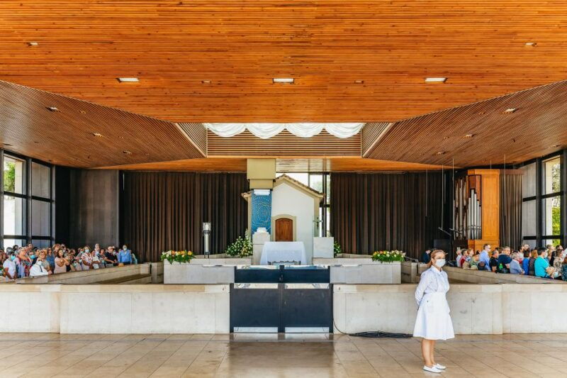 from-lisbon-fatima-obidos-batalha-nazare-small-group-tour