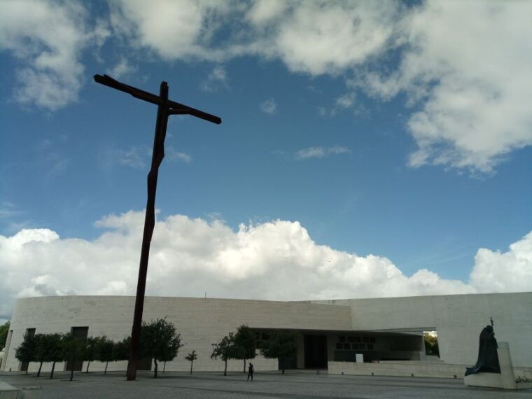 from-lisbon-fatima-sanctuary-and-batalha-monastery-unesco