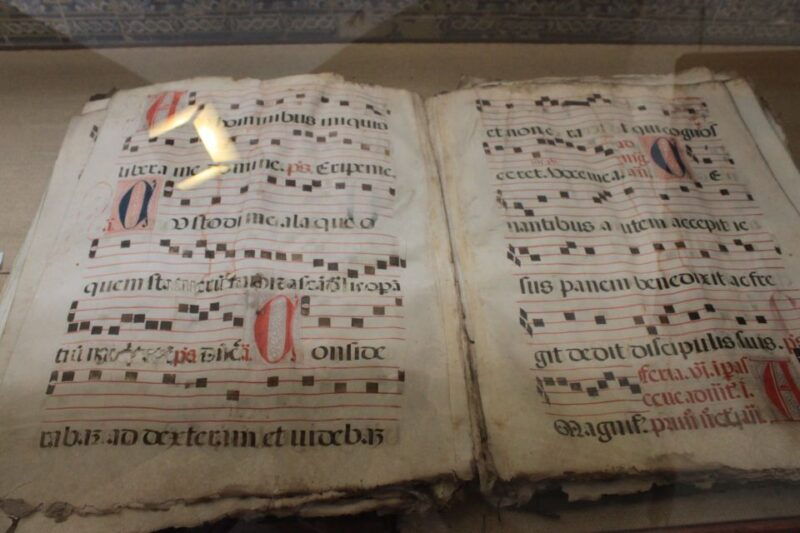 from-lisbon-small-group-day-tour-to-evora-and-arroiolos