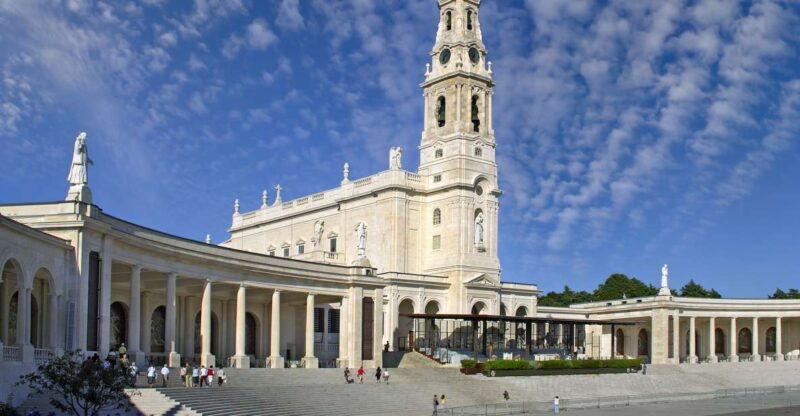 from-lisbon-tour-fatima-batalha-alcobaca-nazare-obidos