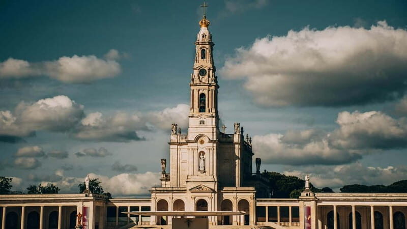 From Lisbon: Tour of Fatima, Batalha, Nazaré, and Óbidos with English-speaking tour guide - How the Tour Works: A Full Breakdown