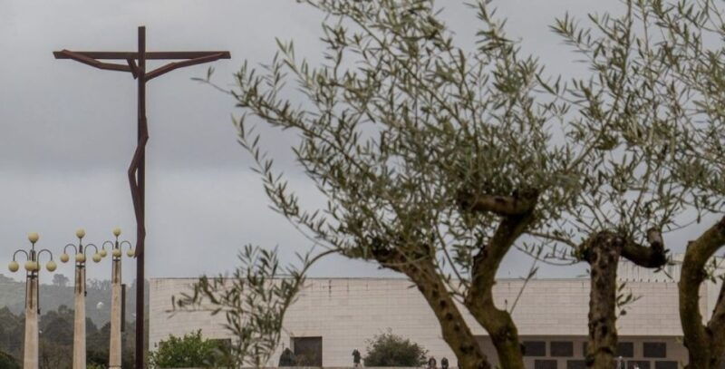 from-lisbon-tour-to-fatima-batalha-nazare-and-obidos