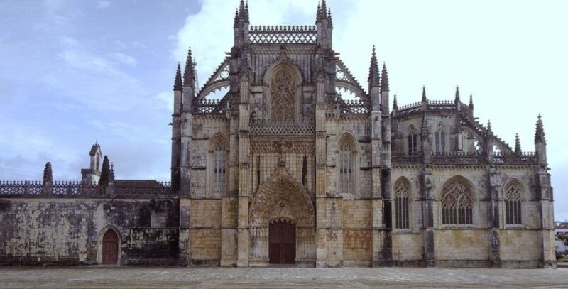 from-lisbon-tour-to-fatima-batalha-nazare-and-obidos