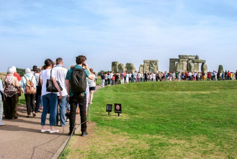 from-london-windsor-castle-bath-and-stonehenge-day-trip