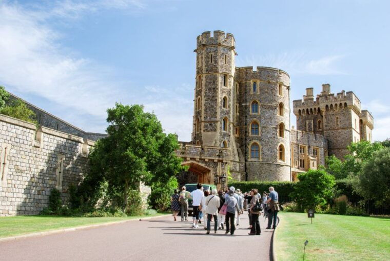 from-london-windsor-castle-bath-and-stonehenge-day-trip