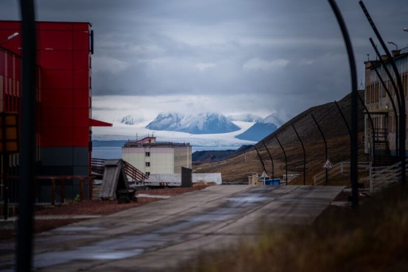 from-longyearbyen-photo-tour-mysterious-barentsburg
