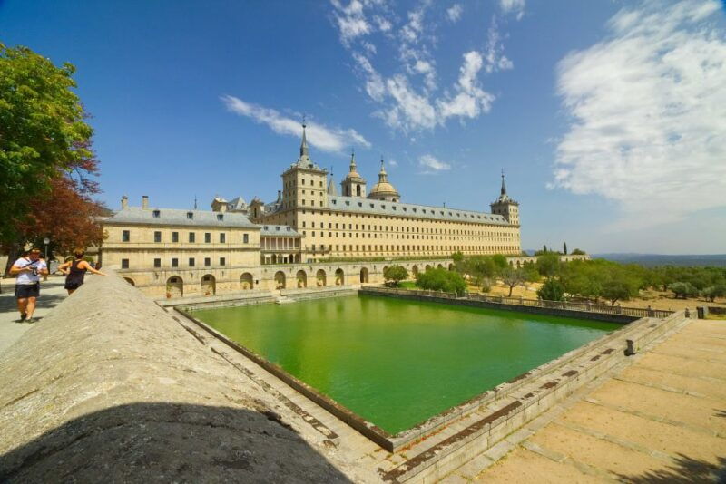 from-madrid-el-escorial-and-valleys-basilica-half-day-tour