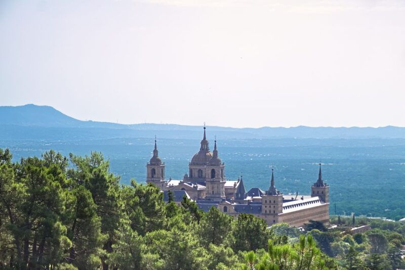 from-madrid-el-escorial-and-valleys-basilica-half-day-tour