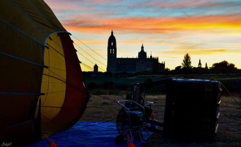 from-madrid-hot-air-balloon-over-segovia-with-transfer