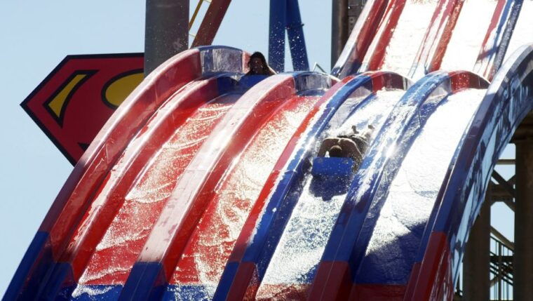 from-madrid-parque-warner-beach-water-park-transport