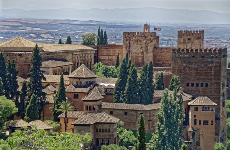 from-malaga-granada-full-day-trip-with-alhambra