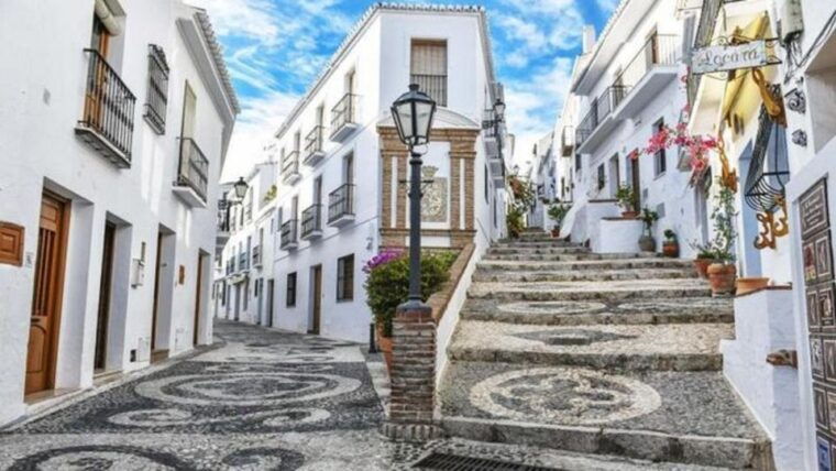 from-malaga-private-guided-day-trip-to-nerja-and-frigiliana
