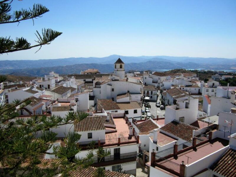 from-malaga-the-saltillo-gorge-and-white-village-hiking-tour