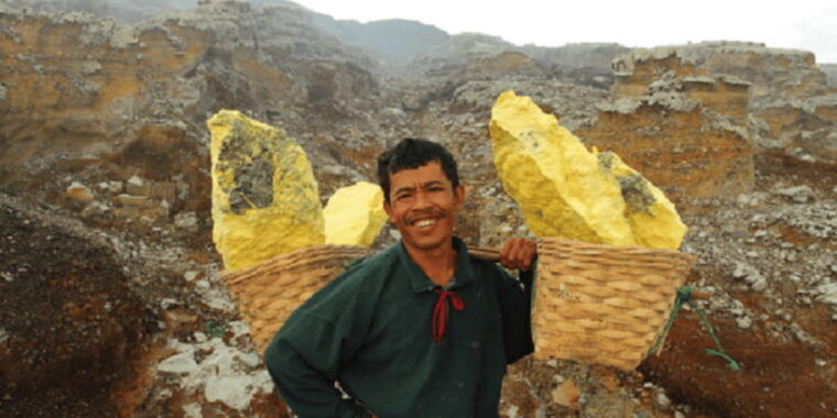 from-malang-tour-to-tumpaksewu-bromo-ijen