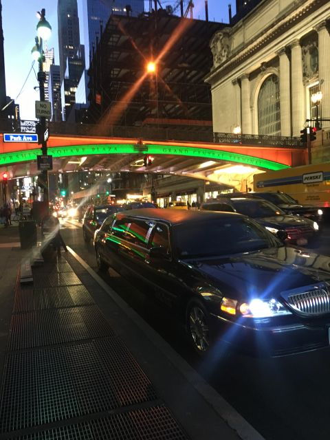 from-manhattan-private-brooklyn-christmas-tour-by-limousine