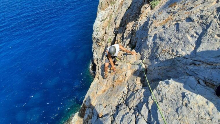 from-masua-climbing-up-pan-di-zucchero