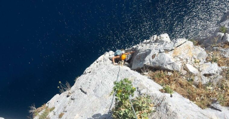 from-masua-climbing-up-pan-di-zucchero